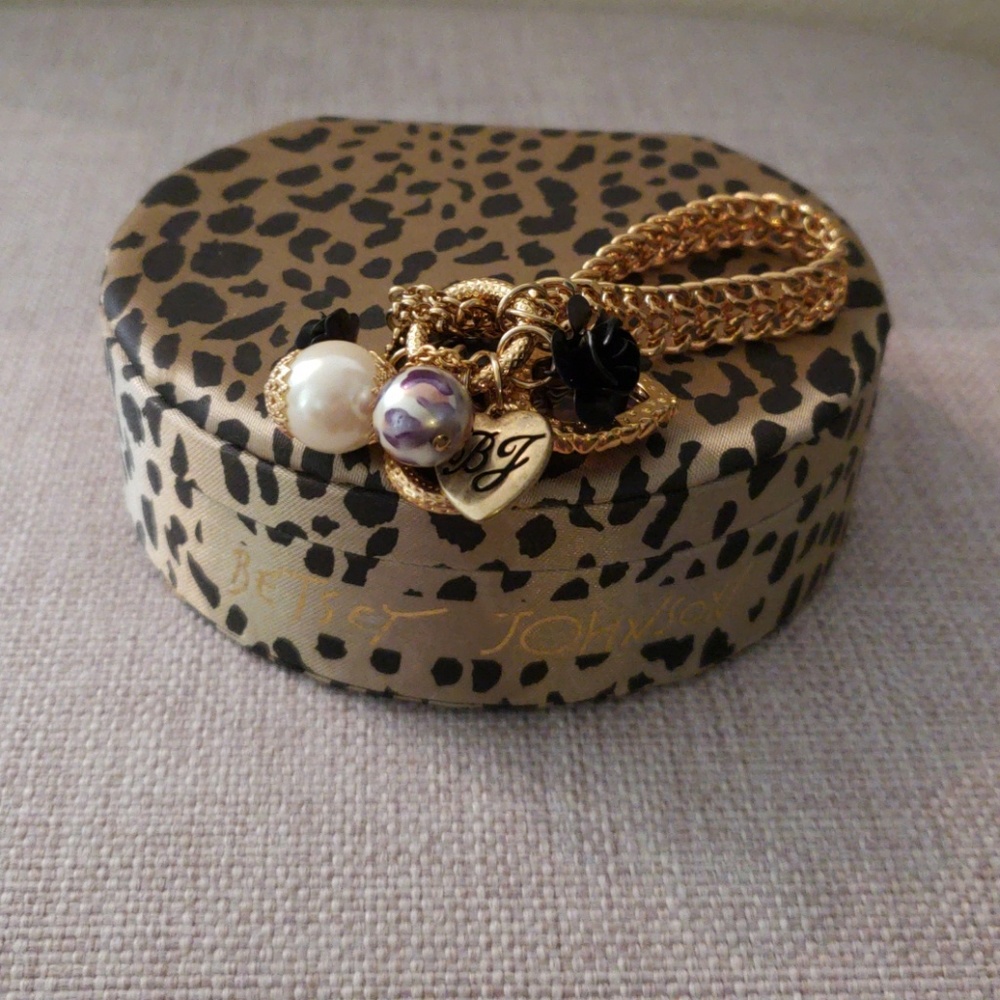 Betsy Johnson Bracelet - Picture 4 of 4